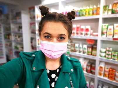 Akné z rúška? Poznáme jednoduché tipy na domácu starostlivosť o pleť počas rúškovej sezóny