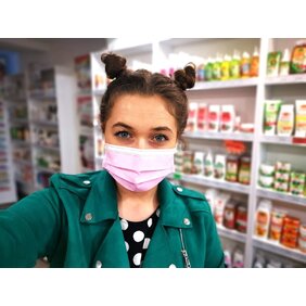 Akné z rúška? Poznáme jednoduché tipy na domácu starostlivosť o pleť počas rúškovej sezóny