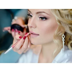 Prečo určite používať podkladovú bázu pod make-up? Prečo určite používať podkladovú bázu pod make-up?