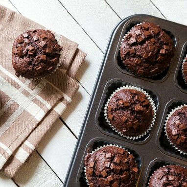 Sladký recept: Lahodné a vláčne čokoládové muffiny s kokosovým olejom Bione