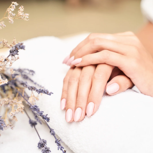 Starostlivosť o nechty a ruky: Najlepšie tipy a triky pre zdravé a krásne ruky